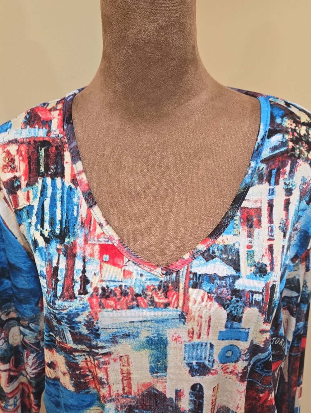 NWT! CHICOS V-Neck Long Sleeve Top - Picture 2 of 7
